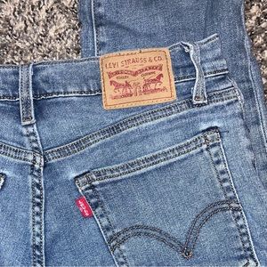 Wedgie Straight Levi’s